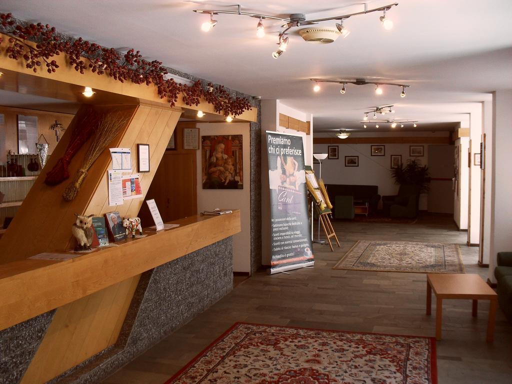 Hotel De La Telecabine Courmayeur Buitenkant foto