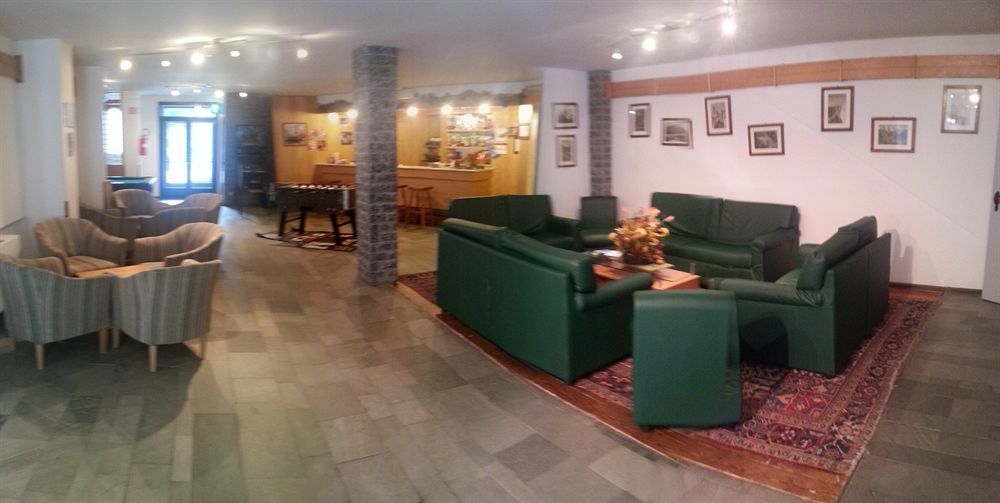 Hotel De La Telecabine Courmayeur Buitenkant foto