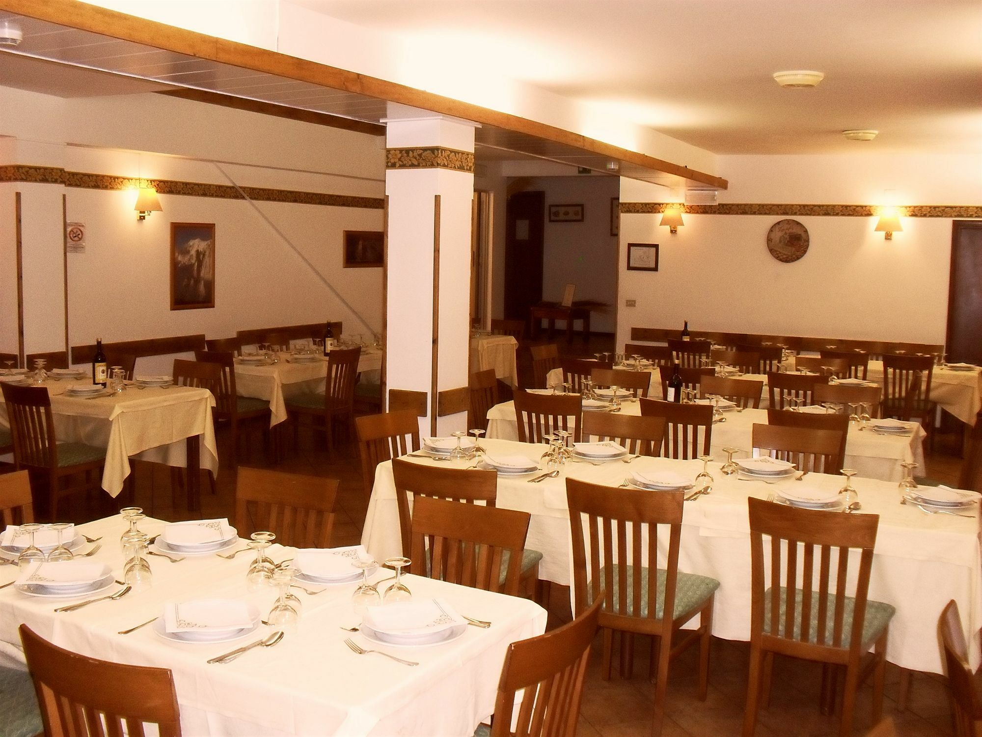 Hotel De La Telecabine Courmayeur Buitenkant foto
